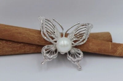 Broche prendedor de cereza con diamantes y perlas simulados de corte redondo de 2 quilates enchapado en oro blanco de 14 quilates Foto 1 de 4