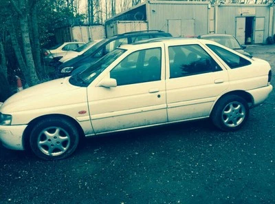 BREAKING FORD ESCORT MK6 5DR WHITE GHIA WOOD  ZETEC SPARES side repeater indicat - Image 1 of 4