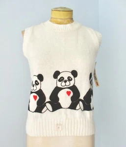 Neu aus altem Lagerbestand mit Etikett Vintage 70er 80er weiß schwarz Panda Bär Pullover Weste rote Herzen UNGETRAGEN S - Bild 1 von 8
