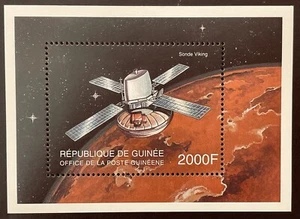 HOJA DE RECUERDO DE SELLOS DE EXPLORACIÓN ESPACIAL DE GUINEA 1999 MONTADA SIN MONTAR O NUNCA MONTADA SONDA ESPACIAL VIKINGA - Imagen 1 de 1
