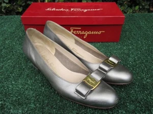 Salvatore Ferragamo Silver Lillaz Vara Bow Pump Slip On Heels Shoes Size 10 AAA - Picture 1 of 10