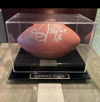 Fútbol americano autografiado por Lawrence Taylor con certificación Foto 1 de 4