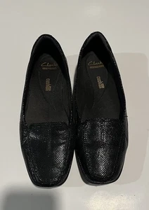 CLARKS Collection Black LEA Shiny Reptile Loafers, Size 8M - Picture 1 of 11