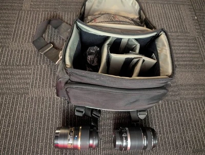 Canon EF-S 55-250mm f/4-5.6 IS Zoom lens + Tamron SP AF Macro 1:1  /  90mm 1:2.8 - Image 1 of 3