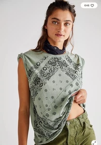 Free People We The Free grünes kurzärmliges Bandana-T-Shirt Größe Small neu mit Etikett - Bild 1 von 7