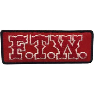 FTW Ropa de insignia roja hierro a coser en aplique de parche bordado - Imagen 1 de 2