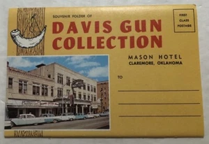 Carpeta de recuerdo Davis Gun Collection Mason Hotel Claremore, Oklahoma - Imagen 1 de 2