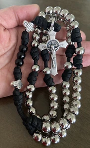 Rosario Paracord - Rosario católico con cuentas de plata fuertes y duraderas - Hecho a mano - Imagen 1 de 7