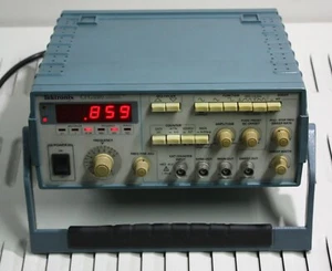 Tektronix CFG280 1MHz Function Generator - Picture 1 of 2