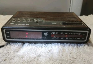 Vintage 1980s GE Digital Alarm Clock Radio Woodgrain Model 7-4612A Tested Works - Picture 1 of 12