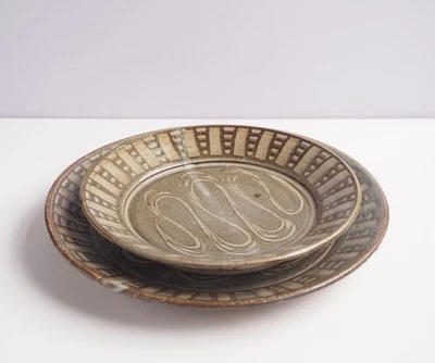 Two ABUJA Pottery Style Plates with Meander Decoration, 10" and 8" - Signed JP - Image 1 of 4