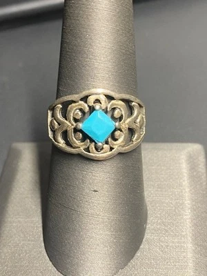 925 STERLING SILVER AND TURQUOISE LACY DESIGN RING SIZE 8 - Image 1 of 4