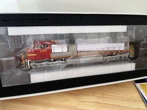 New Athearn Genesis Santa Fe #220 - Picture 1 of 2