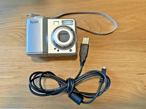 Kodak EasyShare C663 6.1MP Digital Camera - Silver - PARTS with USB Cable - Picture 1 of 9