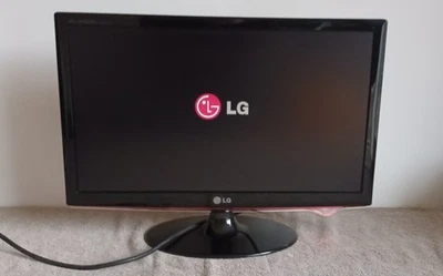 LG Flatron W2261VP-PF 21.5" Monitor - VGA / HDMI / DVI - Image 1 of 4