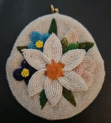 Monedero vintage años 60 con cuentas margarita DELILL hecho en Japón 4” redondo oblongo  Foto 1 de 4