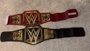 WWE Mattel Rojo Campeonato Universal y WWE Juguete Réplica Cinturón Niños 2016 USADO LEER - Imagen 1 de 24