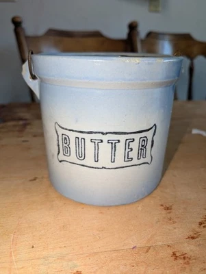 Vasija de mantequilla con tapa de gres azul y blanco primitivo ala roja Western Country  Foto 1 de 4