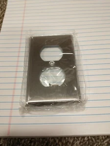 MULBERRY SINGLE GANG RECEPTACLE STAINLESS STEEL FINISH PLATE - Picture 1 of 5