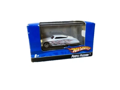 Hot Wheels Escala 1:87 ~ Pasión Blanco Púrpura en estuche acrílico. Foto 1 de 3