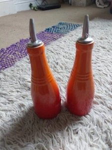 Le Creuset Oil & Vinegar Set With Pourers In Orange 17cm Stoneware Bottles RARE - Picture 1 of 7