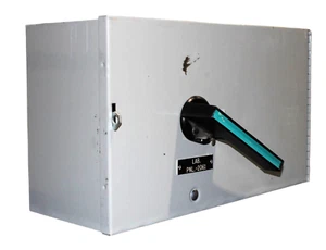 Siemens V7F3204 200A 240V 3P Fusible Vacu-Break Panelboard Switch NEMA 1 - Picture 1 of 10