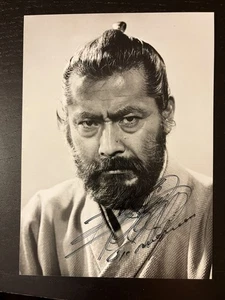 TOSHIRO MIFUNE Japans erstaunlicher Superstar des Films handsigniert LETZTES 5x7" s/w Bild - Bild 1 von 1