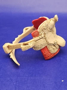 Schleich Model Horse Tack Western 2" SADDLE Tan Patina Red Blanket NO HORSE - Picture 1 of 6