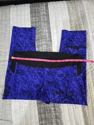 Women’s Under Armour Fitted Capri Workout Leggings Purple Size Large - Image 1 of 4