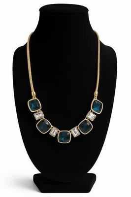 "Collar Anne Klein tono dorado facetado cristal piedras verdes y transparentes 18""" Foto 1 de 4