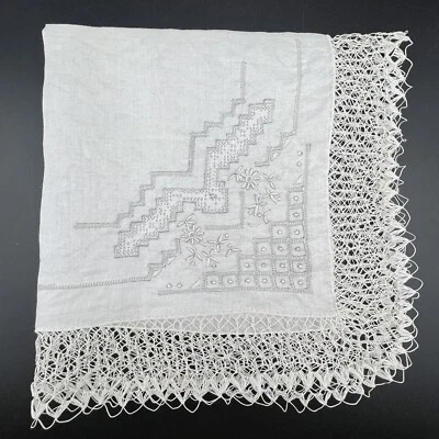 Винтажный свадебный носовой платок с белым вышитым кружевным краем - Изображение 1 из 4
