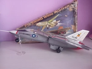 π₯π₯π₯ GRUMMAN F-111A JET FIGHTER TIN TOY 1960 FUNZIONANTE π₯π₯π₯ - Foto 1 di 11