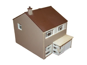 HORNBY MODERNER HAUSGEBAUTER PLASTIKBAUSATZ - GUT GEMACHT - SPUR R275 OO - Bild 1 von 3