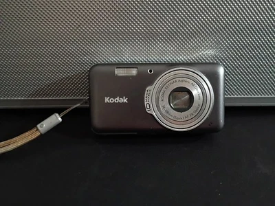 Kodak EasyShare V1003 10MP Digital Point Shoot Camera Battery Not Included - Image 1 of 4