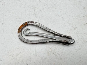 VINTAGE METAL SPRING LOADED HOOK CHROME CLIP RETRACTABLE BUTTON HOOK - Picture 1 of 5