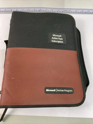 Microsoft Partner Program MSDN 51 Disc Lot Windows Official 2000-08 + Many Keys - Image 1 of 4