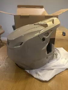 Fox V1 Motocross Enduro Helmet Small NEW - Picture 1 of 10