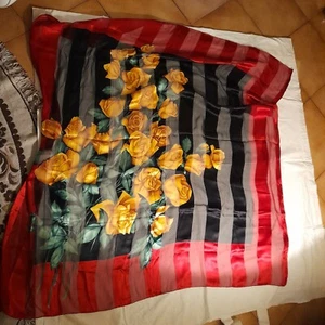 FOULARD 100% SETA FIRMATO GIANFRANCO FERRE' ROSE GIALLE anni '80 VINTAGE - Foto 1 di 8