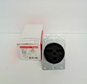 PASS & SEYMOUR LEGRAND 3801 30 A 250 V 2 P 3 W FLUSH MOUNT POWER OUTLET, NEW - Picture 1 of 6