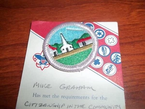 BSA CITIZENSHIP IN THE COMMUNITY MERIT BADGE TYPE H - PLASTIC BACK (1972- 2002) - Picture 1 of 3