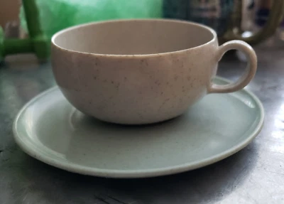 Taza y platillo de plástico de melamina ideal para niños RUSSEL WRIGHT de colección Foto 1 de 4