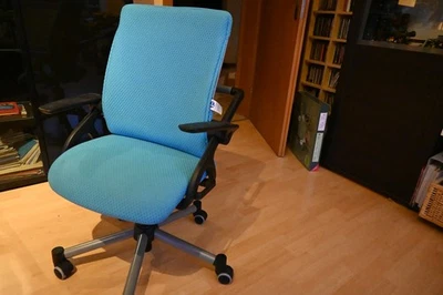 Paidi Schreibtischstuhl Hellblau drehbar und verstellbar, mitwachsend. - Bild 1 von 4