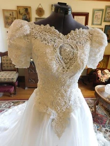 S.L. SIGNATURE- VICTORIA'S WHITE NYLON BEADED LACE GORGEOUS WEDDING GOWN S 8 - Picture 1 of 9