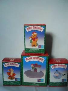 Hallmark CHRISTMAS AT POOH'S HOUSE (4) Figuren Merry Miniatures 1999 - Bild 1 von 1