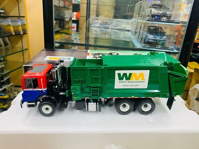 RARE First Gear Waste Management Side Load Refuse Truck 1:34 Scale DieCast Model - Image 1 of 4