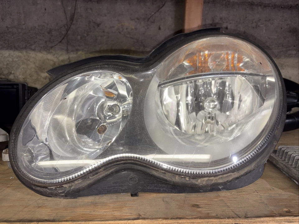 Faro lateral izquierdo conductor Mercedes-Benz Clase C 2005 a 2007 OEM Q7651 DW Foto 1 de 1