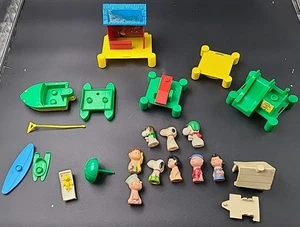 Vintage Peanuts Child Guidance Surf Shop Beach Playset - some missing, extras - Picture 1 of 9