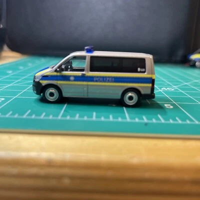 Herpa HO масштаб 1:87 Volkswagen T6 немецкий полицейский патрульный фургон - Изображение 1 из 4
