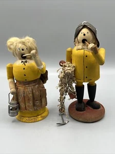 Old Sail Loft The Murphy’s Wooden Fisherman & Wife Yellow Figures Pipes Fishing - Picture 1 of 14