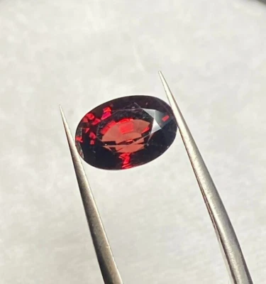 4.74 CTS TOP LUSTER, 100% NATURAL UNTREATED RED ZIRCON, 10.8 x 8 x 5.7 MM, IF - Image 1 of 3